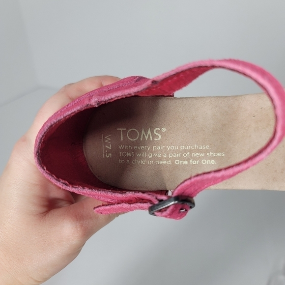 Toms Women's Red Satin Platform Wedges - Picture 8 of 9